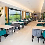 Amicus Hotel