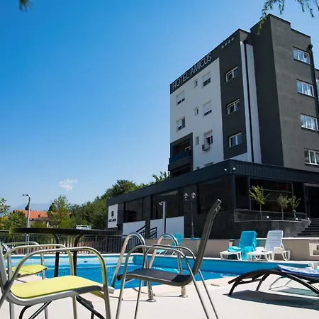 Amicus Hotel