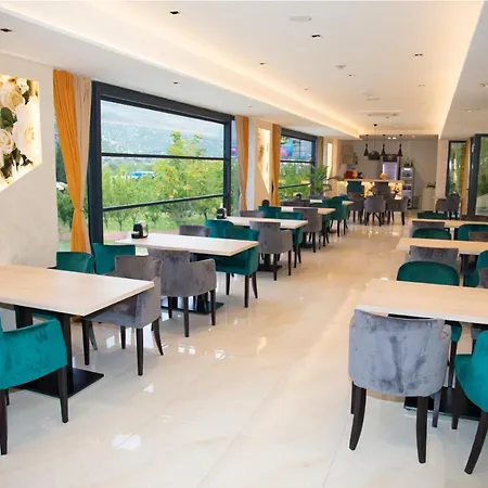 Amicus Hotel